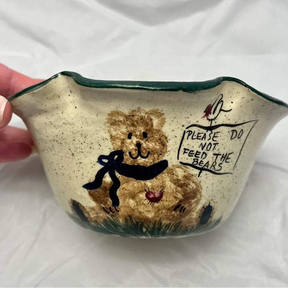 Heart And Soul Pottery Basket Searcy Arkansas, Don’t Feed the Bears, Vintage EUC